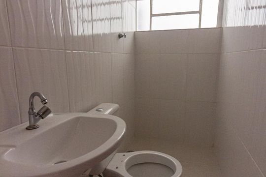 Banheiro de casa para alugar com 1 quarto, 70m² em Cipava, Osasco