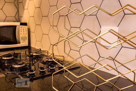 Cozinha de apartamento para alugar com 1 quarto, 33m² em Barro Preto, Belo Horizonte