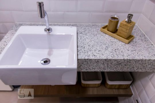 Banheiro de apartamento para alugar com 1 quarto, 33m² em Barro Preto, Belo Horizonte