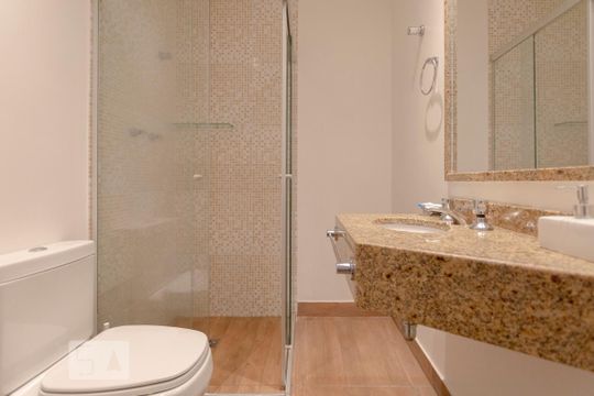 Banheiro de kitnet/studio para alugar com 1 quarto, 28m² em Consolação, São Paulo