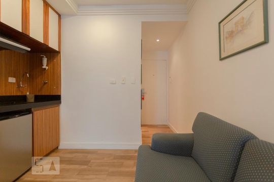 Sala de kitnet/studio para alugar com 1 quarto, 28m² em Consolação, São Paulo