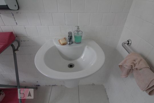 Banheiro 2 social de casa para alugar com 6 quartos, 400m² em Santa Paula, São Caetano do Sul