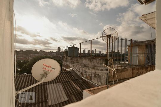 Vista dos fundos de casa para alugar com 3 quartos, 76m² em Vila Regente Feijó, São Paulo