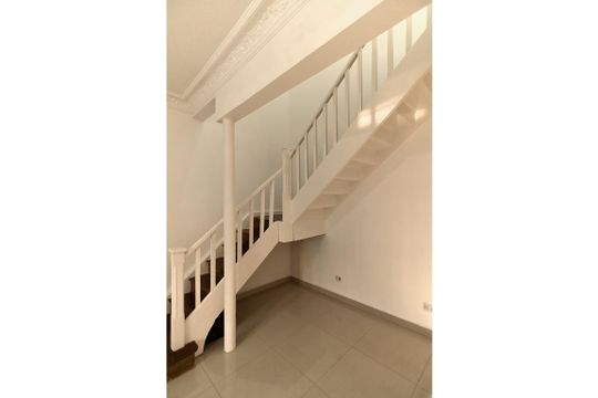 Escada de casa para alugar com 3 quartos, 76m² em Vila Regente Feijó, São Paulo