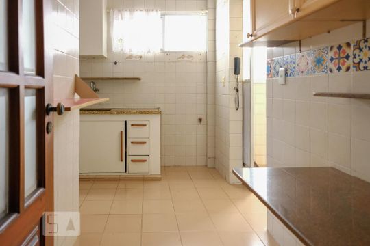 Cozinha de apartamento para alugar com 3 quartos, 74m² em Grajaú, Rio de Janeiro