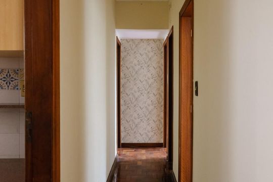 Corredor de apartamento para alugar com 3 quartos, 74m² em Grajaú, Rio de Janeiro