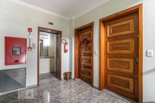 Corredor de apartamento à venda com 2 quartos, 92m² em Chácara das Pedras, Porto Alegre