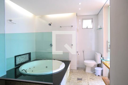 Banheiro da Suíte de apartamento para alugar com 2 quartos, 209m² em São Lucas, Belo Horizonte