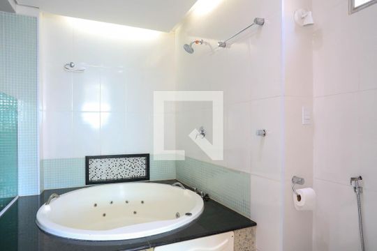 Banheiro da Suíte de apartamento para alugar com 2 quartos, 209m² em São Lucas, Belo Horizonte