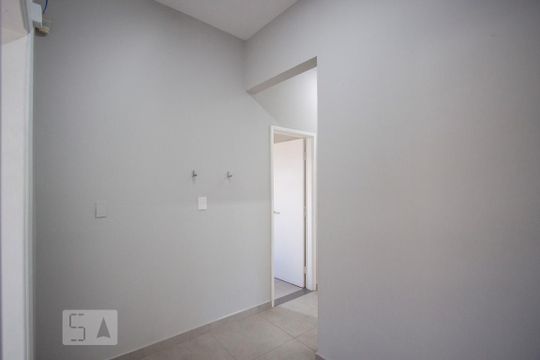 Hall de apartamento para alugar com 2 quartos, 90m² em Taquaral, Campinas