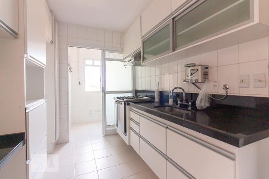 Cozinha de apartamento à venda com 2 quartos, 80m² em Cidade São Francisco, São Paulo