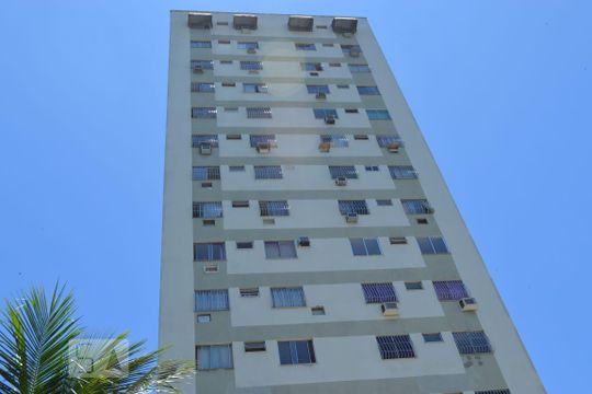 Fachada do bloco de apartamento à venda com 2 quartos, 98m² em Engenhoca, Niterói