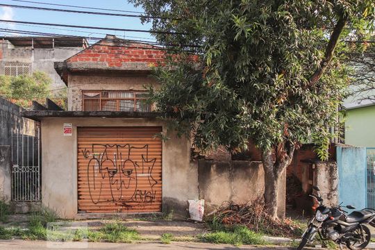 Fachada  de casa à venda com 4 quartos, 130m² em Parque Cisper, São Paulo