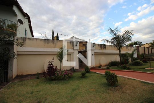 Fachada de casa para alugar com 5 quartos, 850m² em Setor Habitacional Samambaia (taguatinga), Brasília