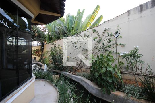 Área externa de casa para alugar com 5 quartos, 850m² em Setor Habitacional Samambaia (taguatinga), Brasília