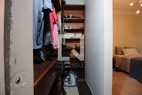 Closet da Suíte 5 de casa para alugar com 5 quartos, 850m² em Setor Habitacional Samambaia (taguatinga), Brasília