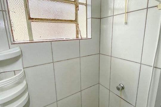 Banheiro de apartamento para alugar com 1 quarto, 50m² em Centro, São Leopoldo