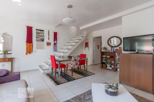 Casa para alugar com 3 quartos, 120m² em Jardim das Vertentes, São Paulo