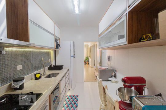 Cozinha de apartamento para alugar com 2 quartos, 95m² em Cerqueira César, São Paulo