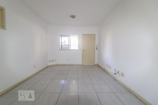 Sala de casa de condomínio para alugar com 3 quartos, 100m² em Anil, Rio de Janeiro