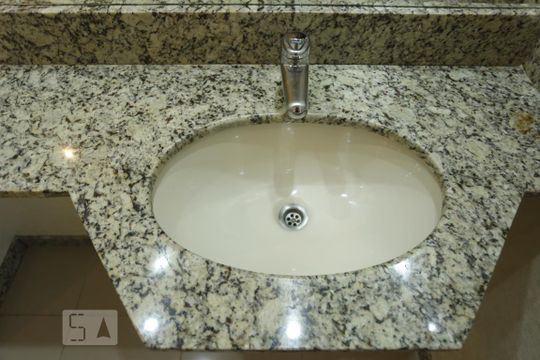 Banheiro de apartamento para alugar com 1 quarto, 30m² em Consolação, São Paulo