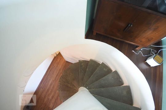 Escada de apartamento para alugar com 2 quartos, 92m² em Vila Andrade, São Paulo