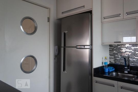 Cozinha de apartamento à venda com 2 quartos, 60m² em Vila Bertioga, São Paulo
