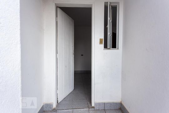 Entrada de casa para alugar com 1 quarto, 42m² em Jaguaré, São Paulo