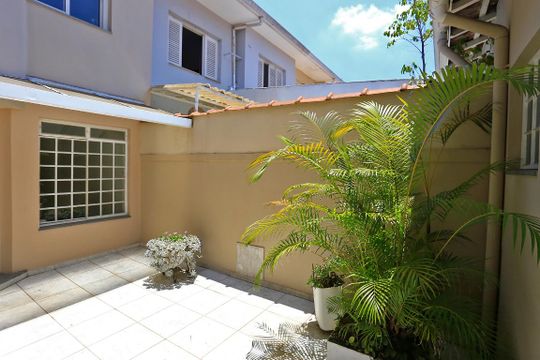 Quintal de casa à venda com 3 quartos, 182m² em Vila Cordeiro, São Paulo