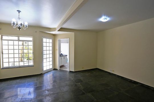 Casa à venda com 3 quartos, 182m² em Vila Cordeiro, São Paulo