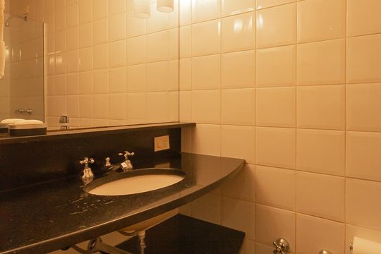 banheiro social de apartamento à venda com 1 quarto, 63m² em Moinhos de Vento, Porto Alegre