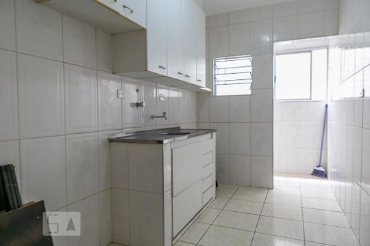 Cozinha de apartamento para alugar com 1 quarto, 60m² em Aparecida, Santos