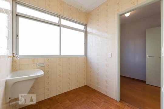 Área de serviço de apartamento para alugar com 3 quartos, 75m² em Aclimação, São Paulo