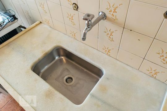 Cozinha de apartamento para alugar com 3 quartos, 75m² em Aclimação, São Paulo
