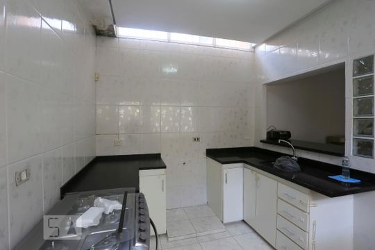 Casa à venda com 3 quartos, 145m² em Jardim Aeroporto, São Paulo