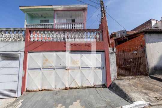 Fachada de casa para alugar com 5 quartos, 175m² em Parque Cruzeiro do Sul, São Paulo