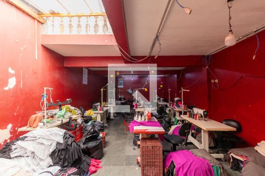 Garagem de casa para alugar com 5 quartos, 175m² em Parque Cruzeiro do Sul, São Paulo