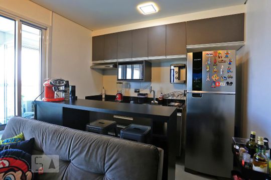 Cozinha de kitnet/studio para alugar com 1 quarto, 43m² em Jardim Aeroporto, São Paulo