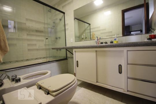 Banheiro da suíte 1 de apartamento para alugar com 4 quartos, 290m² em Vila Suzana, São Paulo