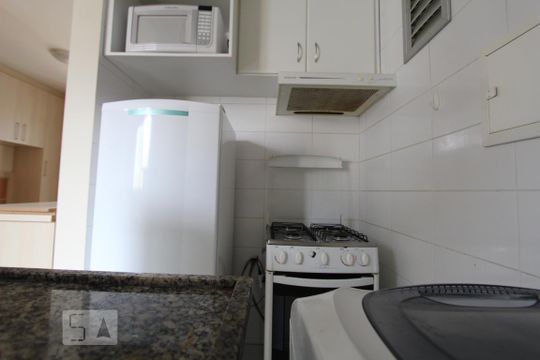 Cozinha de apartamento para alugar com 1 quarto, 35m² em Centro, Curitiba