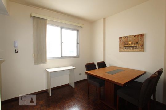 Sala de apartamento para alugar com 1 quarto, 35m² em Centro, Curitiba
