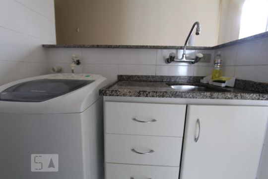 Cozinha de apartamento para alugar com 1 quarto, 35m² em Centro, Curitiba
