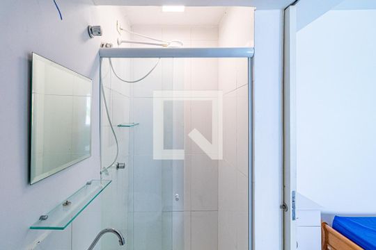Banheiro de casa de condomínio para alugar com 1 quarto, 23m² em Jardim Peri Peri, São Paulo