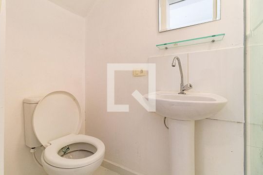 Banheiro de casa de condomínio para alugar com 1 quarto, 23m² em Jardim Peri Peri, São Paulo