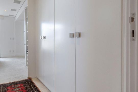 Closet de apartamento à venda com 1 quarto, 260m² em Higienópolis, São Paulo