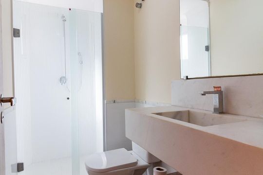 Banheiro de apartamento para alugar com 2 quartos, 64m² em Jardim Zaira, Guarulhos