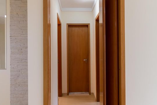 Corredor de apartamento para alugar com 2 quartos, 64m² em Jardim Zaira, Guarulhos