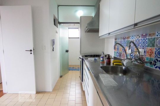 Cozinha de apartamento para alugar com 2 quartos, 96m² em Jardim Londrina, São Paulo