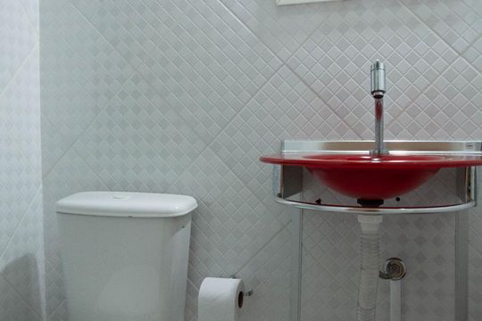Banheiro de apartamento para alugar com 3 quartos, 70m² em Jardim Itu-sabará, Porto Alegre