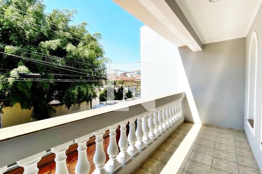 Varanda de casa à venda com 3 quartos, 181m² em Jardim Santa Mena, Guarulhos